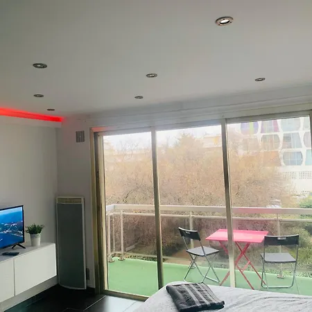 La Cachette 70 Et 139 *